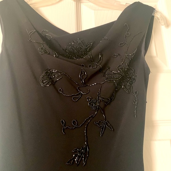 Black gown used like new - Picture 2 of 11